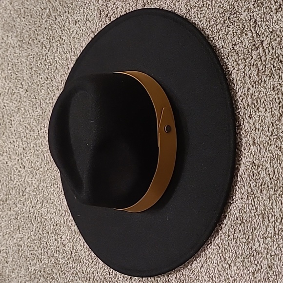 Pink Lily Accessories - Black wide brim hat